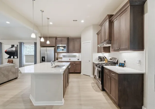 Photo 2 of Single family home for sale at 10147 Bayou Oaks Dr, Conroe, TX 77385 | MLS# 33479453 | Listing updated on 2026-08-29