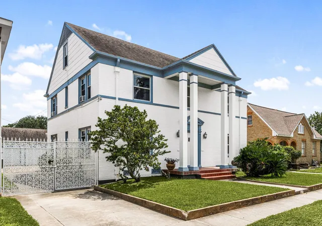 Photo 2 of Multi family home for sale at 4309 Ursuline St, Galveston, TX 77550 | MLS# 55643776 | Listing updated on 2026-07-11