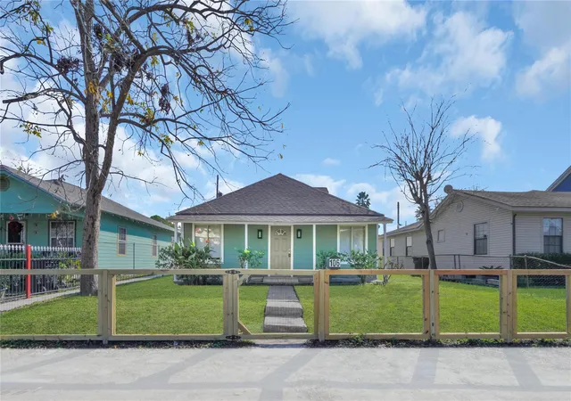 2nd image of 106 Hanover St, Houston, TX 77012 | MLS# 57025406