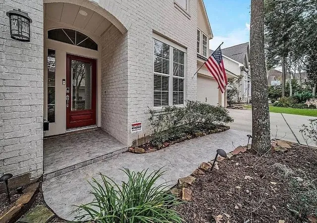 Photo 2 of Single family home for sale at 11 Sunspree Pl, Spring, TX 77382 | MLS# 42658531 | Listing updated on 2026-07-07