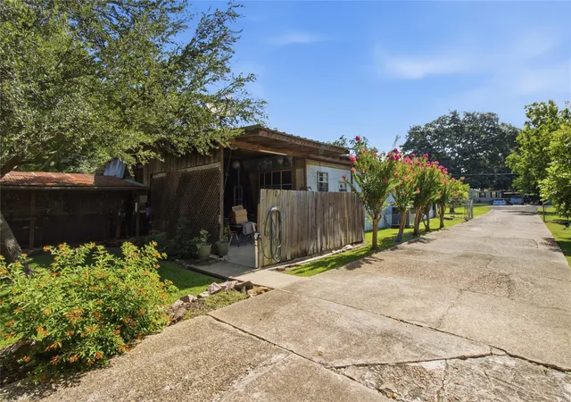 Photo 4 of Single family home for sale at 2704 Sinclair St, Pasadena, TX 77503 | MLS# 82692012 | Listing updated on 2026-08-19