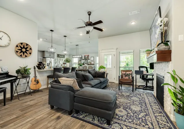 Photo 2 of Single family home for sale at 60 Dove Tree Ct, Lake Jackson, TX 77566 | MLS# 60275864 | Listing updated on 2026-09-18