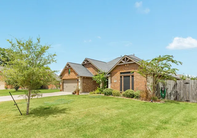 Photo 4 of Single family home for sale at 60 Dove Tree Ct, Lake Jackson, TX 77566 | MLS# 60275864 | Listing updated on 2026-09-18