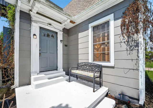 3rd image of 415 W Pearce St, Baytown, TX 77520 | MLS# 30525097