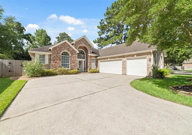 Homes for sale in The Woodlands, TX | 127 Hawknest Ct, The Woodlands, TX 77384 | MLS# 7634285