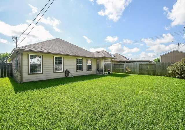 21st image of 828 S 1st St, La Porte, TX 77571 | MLS# 45867875
