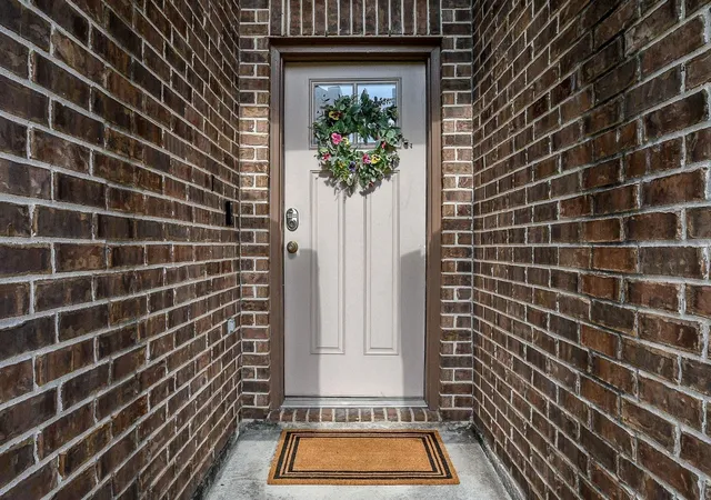 3rd image of 828 S 1St St, La Porte, TX 77571 | MLS# 45867875