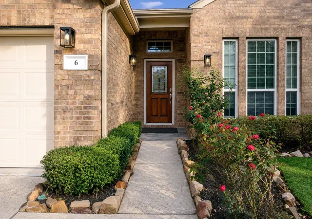 Photo 3 of Single family home for sale at 6 Bay Mills Pl, Spring, TX 77389 | MLS# 54948653 | Listing updated on 2026-08-31