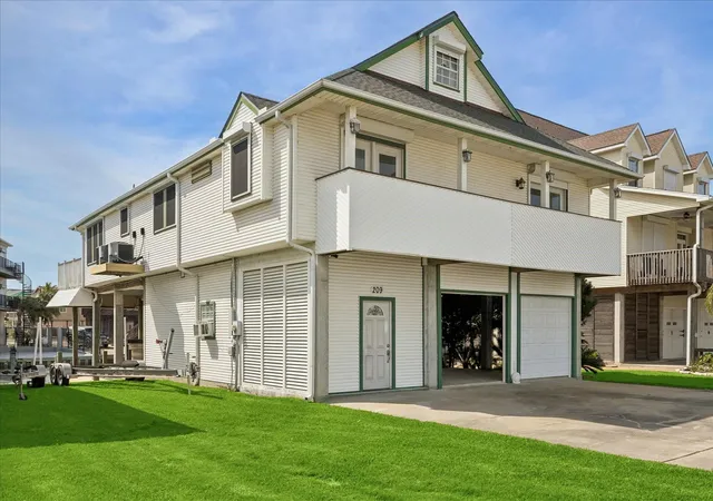 2nd image of 209 Bora Bora Dr, Galveston, TX 77554 | MLS# 23152895