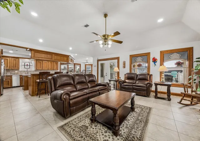 5th image of 209 Bora Bora Dr, Galveston, TX 77554 | MLS# 23152895