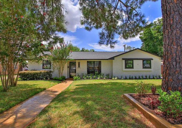 1st image of 10711 Ella Lee Ln, Houston, TX 77042 | MLS# 45178701