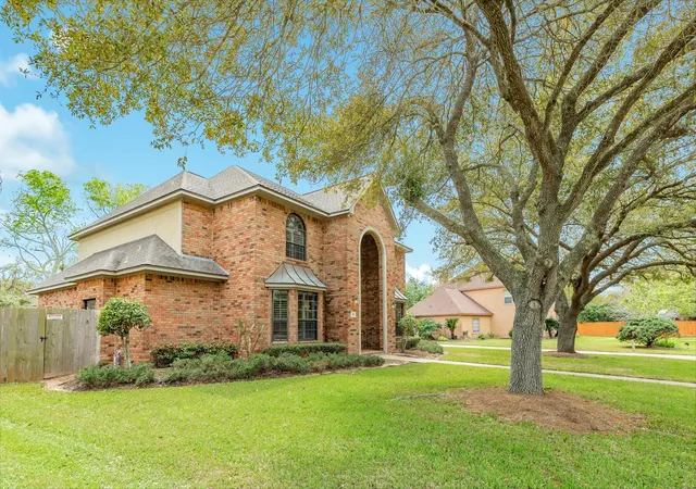 5th image of 95 Rosewood St, Lake Jackson, TX 77566 | MLS# 7991519