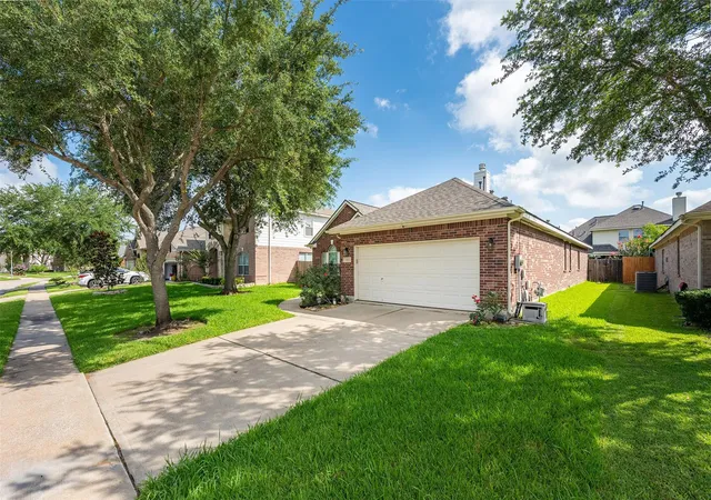 Homes for sale in Sugar Land, TX | 13922 Abbey Ln, Sugar Land, TX 77498 | MLS# 74079513