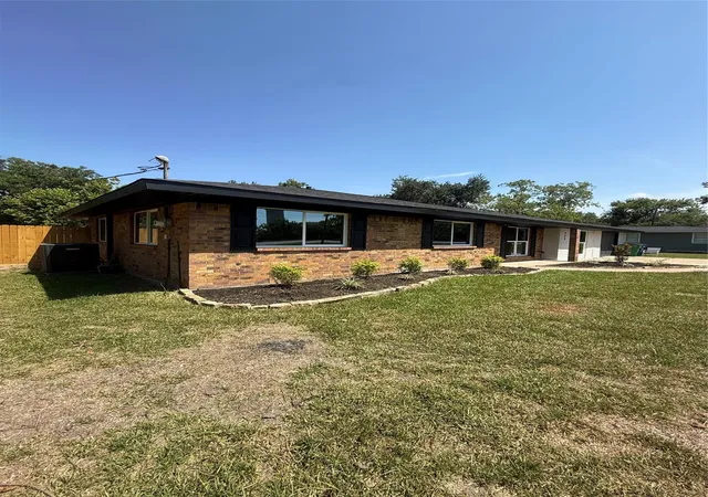 Photo 3 of Single family home for sale at 909 S Downing Rd, Angleton, TX 77515 | MLS# 2901926 | Listing updated on 2026-09-09