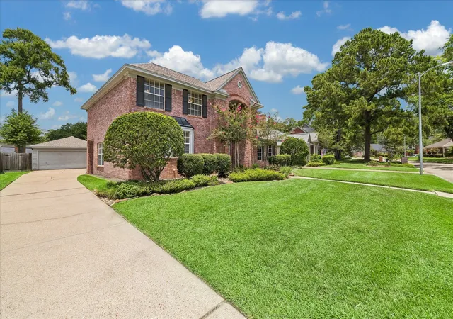 Photo 3 of Single family home for sale at 4003 Hvn Pines Dr, Kingwood, TX 77345 | MLS# 41614786 | Listing updated on 2026-08-17