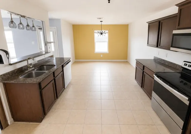 4th image of 341 Comanche Plains Rd, La Marque, TX 77568 | MLS# 25287102