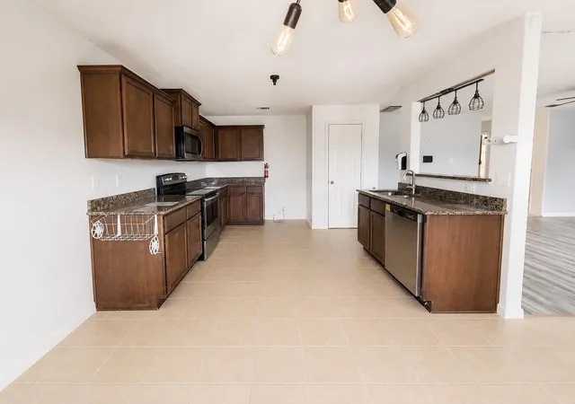 5th image of 341 Comanche Plains Rd, La Marque, TX 77568 | MLS# 25287102