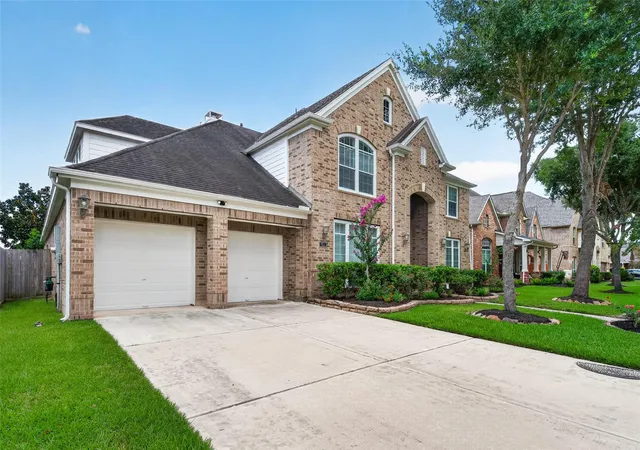 Photo 1 of Single family home for sale at 9211 Cold Holw Ln, Missouri City, TX 77459 | MLS# 42467453 | Listing updated on 2026-08-20