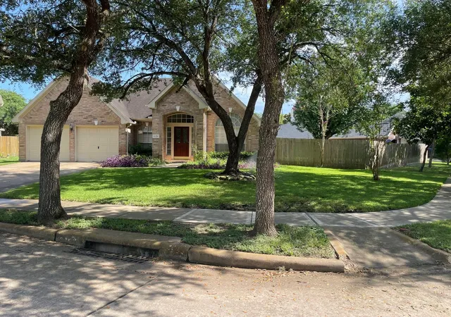 Photo 2 of Single family home for sale at 1131 Woodley Bnd, Sugar Land, TX 77479 | MLS# 92257033 | Listing updated on 2026-09-24