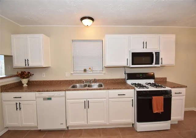 Photo 3 of Single family home for sale at 2007 Powder Mist Ln, Katy, TX 77449 | MLS# 51781512 | Listing updated on 2026-09-17