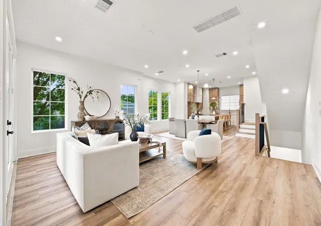3rd image of 1107 E 24Th St, Houston, TX 77009 | MLS# 70991955