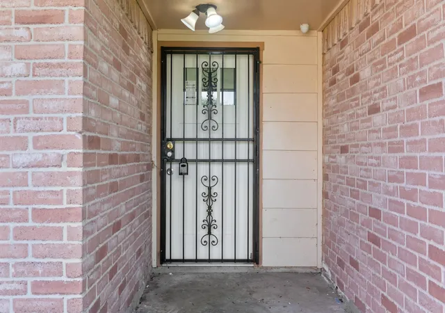 Photo 3 of Single family home for sale at 1435 Lazy Spring Dr, Missouri City, TX 77489 | MLS# 6169266 | Listing updated on 2026-09-09