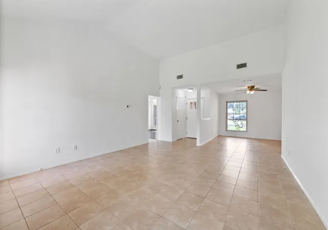 Photo 4 of Single family home for sale at 1435 Lazy Spring Dr, Missouri City, TX 77489 | MLS# 6169266 | Listing updated on 2026-09-09