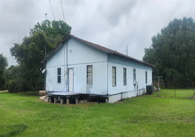 3rd image of 692 Cashs Creek Rd Rd, Blessing, TX 77465 | MLS# 64980056