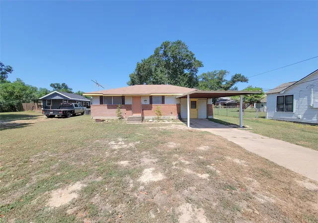 Photo 3 of Single family home for sale at 432 N Holland St, Bellville, TX 77418 | MLS# 50063157 | Listing updated on 2026-08-26