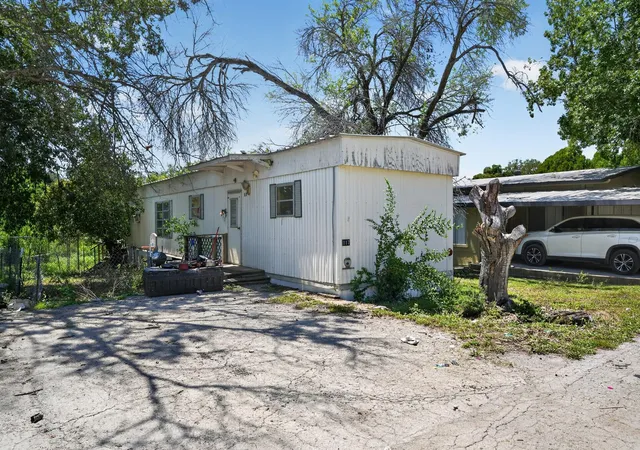 Photo 2 of Single family home for sale at 117 Broken Arrow St, Brackettville, TX 78832 | MLS# 6581578 | Listing updated on 2026-09-15