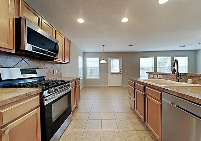 Photo 4 of Single family home for sale at 1002 Honeysuckle Vine Dr, Rosenberg, TX 77469 | MLS# 97326719 | Listing updated on 2026-09-19