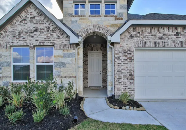 Photo 2 of Single family home for sale at 530 Strm Bnd Way, Rosenberg, TX 77471 | MLS# 3993448 | Listing updated on 2026-10-07
