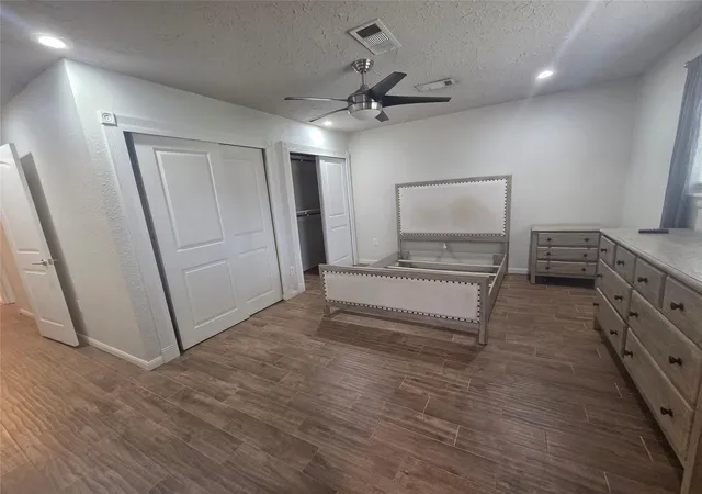 4th image of 6002 Beaudry Dr, Houston, TX 77035 | MLS# 10352208