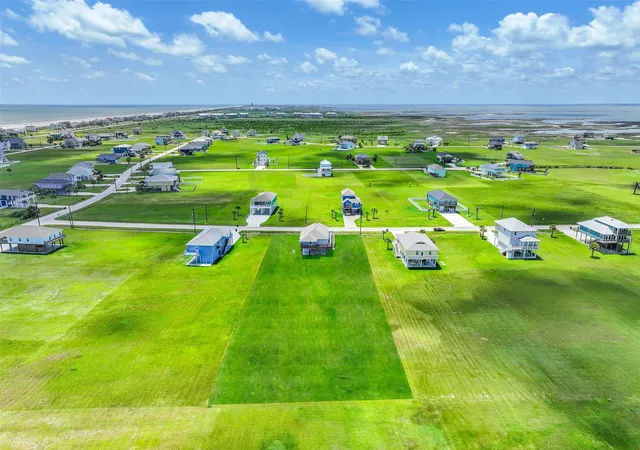 Photo 4 of Single family home for sale at 4015 Mitote Dr, Galveston, TX 77554 | MLS# 4723784 | Listing updated on 2026-09-18