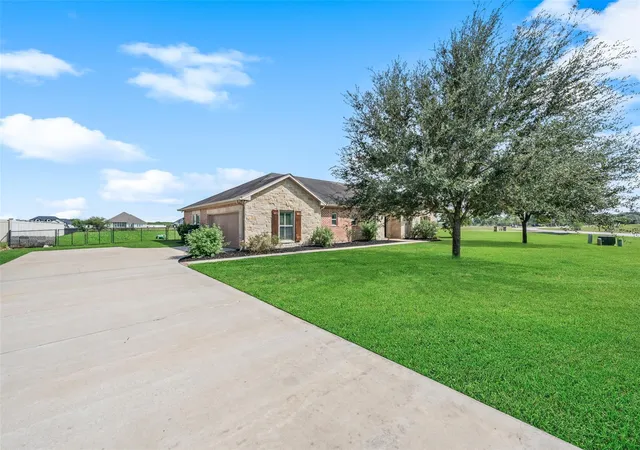 Photo 2 of Single family home for sale at 135 Wellspring Blvd, Victoria, TX 77904 | MLS# 70478030 | Listing updated on 2026-09-05