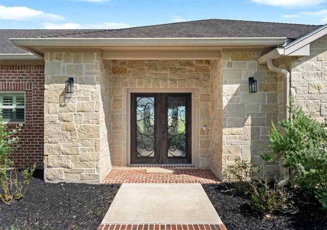 Photo 3 of Single family home for sale at 135 Wellspring Blvd, Victoria, TX 77904 | MLS# 70478030 | Listing updated on 2026-09-05