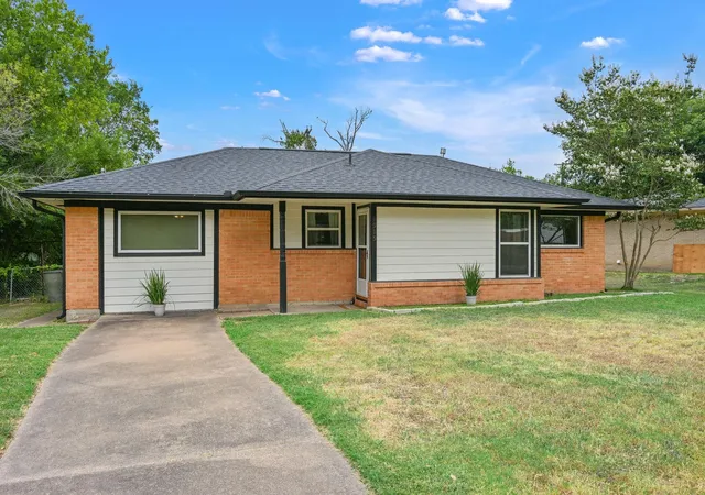 Photo 1 of Single family home for sale at 1915 Vinewood Dr, Bryan, TX 77802 | MLS# 90197039 | Listing updated on 2026-08-01