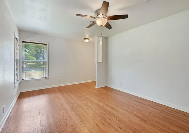 Photo 3 of Single family home for sale at 1915 Vinewood Dr, Bryan, TX 77802 | MLS# 90197039 | Listing updated on 2026-08-01