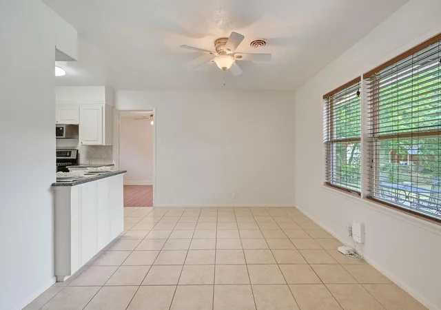 Photo 4 of Single family home for sale at 1915 Vinewood Dr, Bryan, TX 77802 | MLS# 90197039 | Listing updated on 2026-08-01