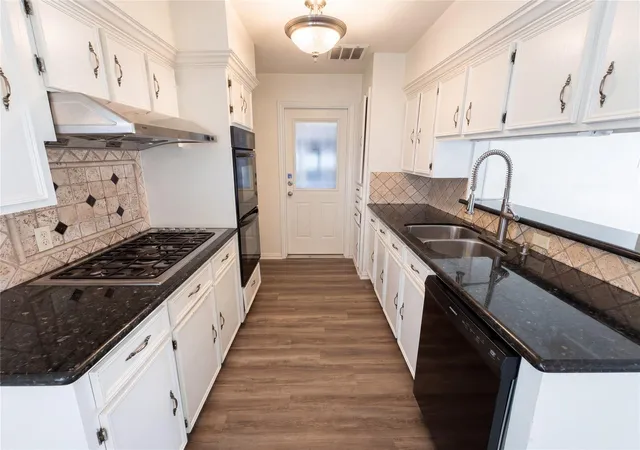Photo 2 of Sale Pending at 342 Queenstown Rd, Houston, TX 77015 | MLS# 61484266 | Listing updated on 2026-09-02