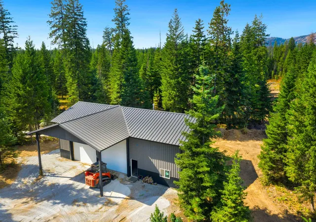 Photo 2 of Single family home for sale at 701 Happy Trails Ln, Newport, WA 99156 | MLS# 202516065 | Listing updated on 2026-09-24