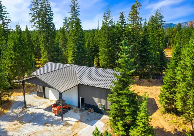 Photo 3 of Single family home for sale at 701 Happy Trails Ln, Newport, WA 99156 | MLS# 202516065 | Listing updated on 2026-09-24