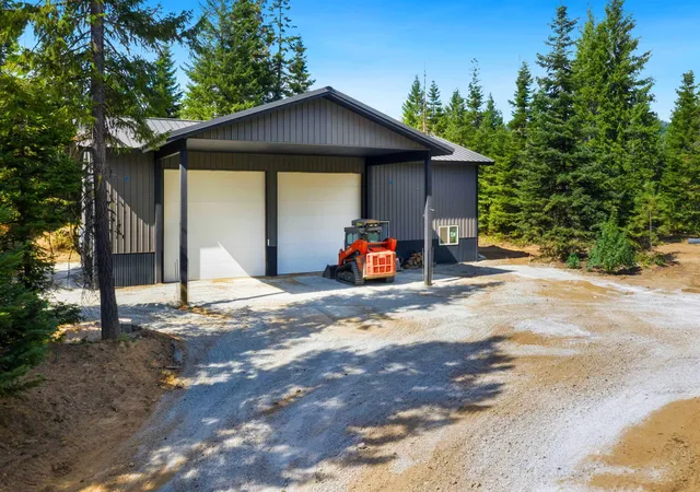 Photo 3 of Single family home for sale at 701 Happy Trails Ln, Newport, WA 99156 | MLS# 202516065 | Listing updated on 2026-09-24