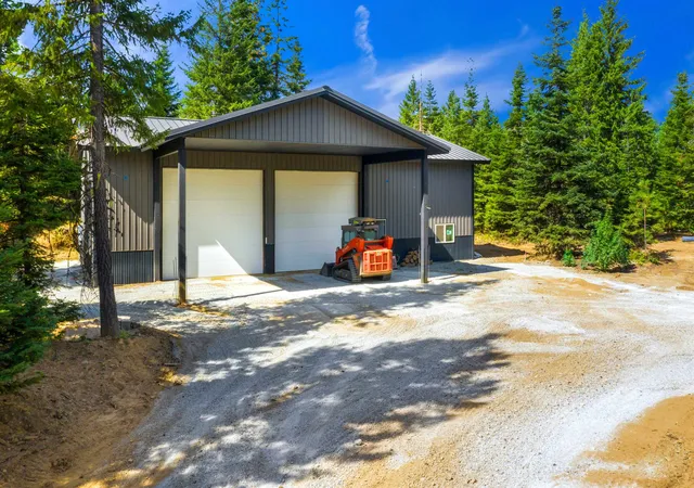 Photo 4 of Single family home for sale at 701 Happy Trails Ln, Newport, WA 99156 | MLS# 202516065 | Listing updated on 2026-09-24