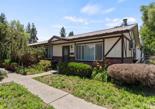 2nd image of 824 830 E North Ave, Spokane, WA 99207 | MLS# 202520330