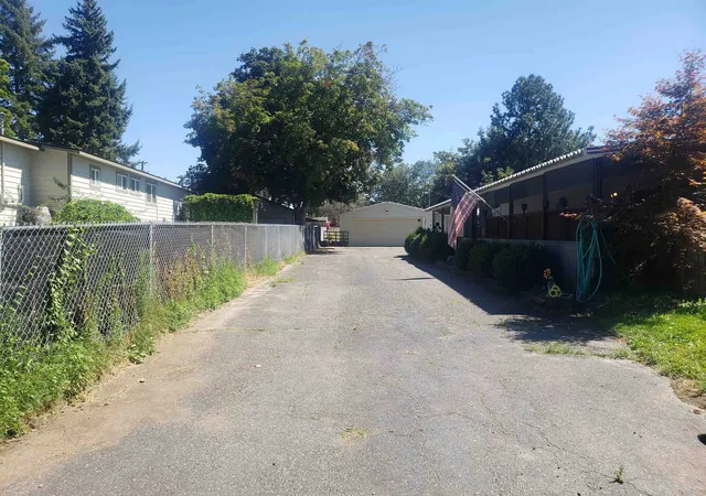 Photo 2 of Single family home for sale at 1007 S Walnut Rd, Spokane Valley, WA 99206 | MLS# 202522013 | Listing updated on 2026-06-30