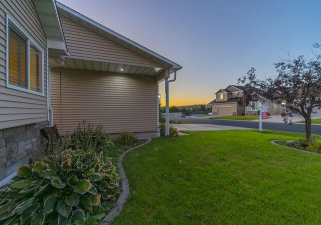 5th image of 11722 E Jackson Ln, Spokane Valley, WA 99206 | MLS# 202522383