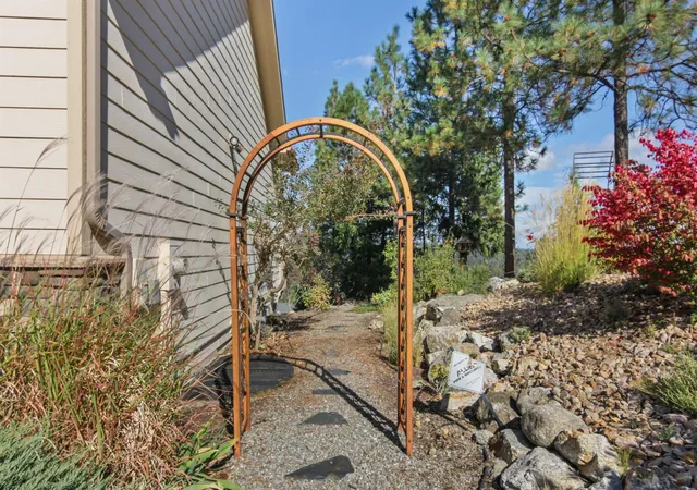 Photo 3 of Sale Pending at 1155 E Quartz Ln, Spokane, WA 99208 | MLS# 202525012 | Listing updated on 2026-08-31