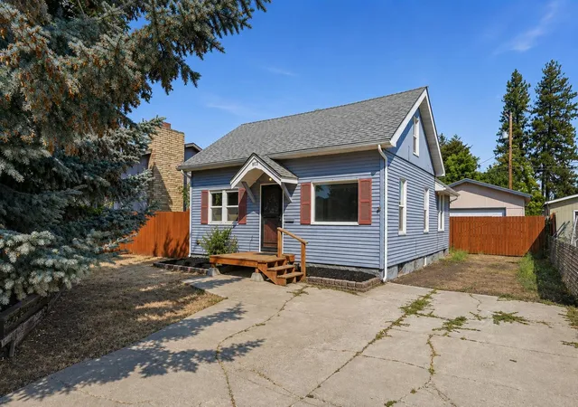2nd image of 803 E 39th Ave, Spokane, WA 99203 | MLS# 202527333