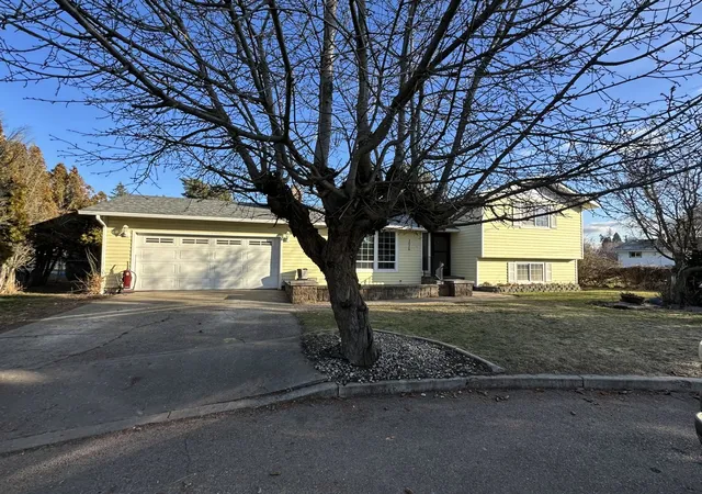 Photo 2 of Sale Pending at 1016 N S Dorn Ct, Spokane Valley, WA 99212 | MLS# 202611315 | Listing updated on 2026-04-10